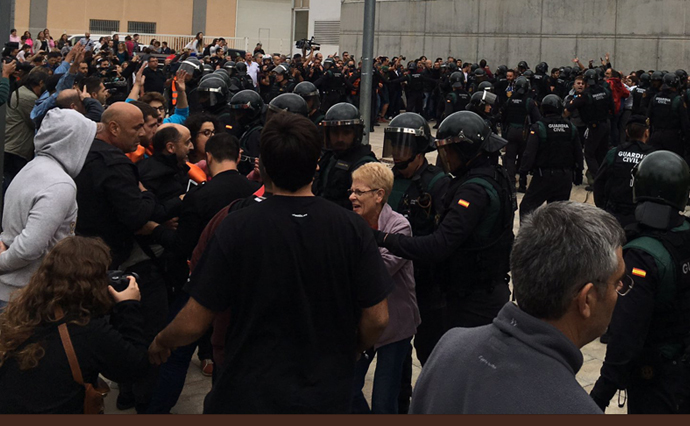 Референдум у Каталонії: ЗМІ повідомили про перші сутички у Барселоні