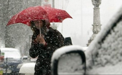 У понеділок центр та південь України засипле снігом