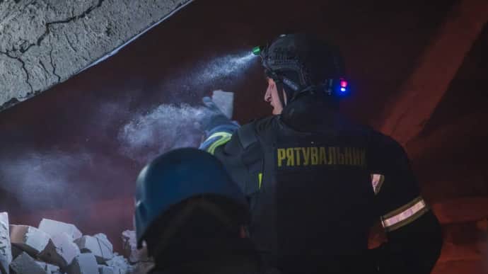 Через російську атаку на Київщині горить промисловий об'єкт