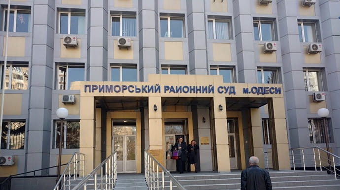 Глава одесского суда заявил, что по окнам его кабинета стреляли