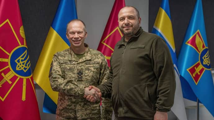 Zelenskyy: Ukraine's Commander-in-Chief and Defence Minister visit frontline hotspots