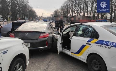 Мужчина наехал на полицейского, бежал в Борисполь, а потом угрожал застрелиться