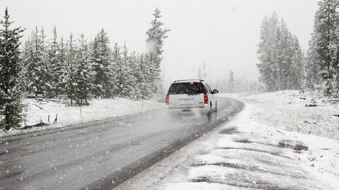 У неділю в Україні невеликий сніг, морози до -18°