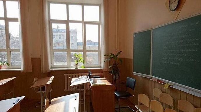 Оккупанты Запорожья перевели школы на российскую программу, заставляют отдавать в них детей – разведка