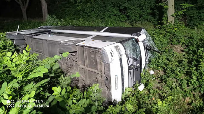 Авария автобуса в Ровенской области: 4 человека в реанимации, 23 пострадавших