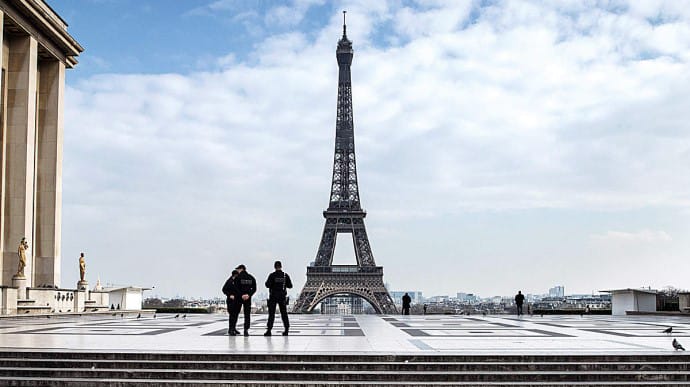 Пандемія: у Франції розширюють дію комендантської години