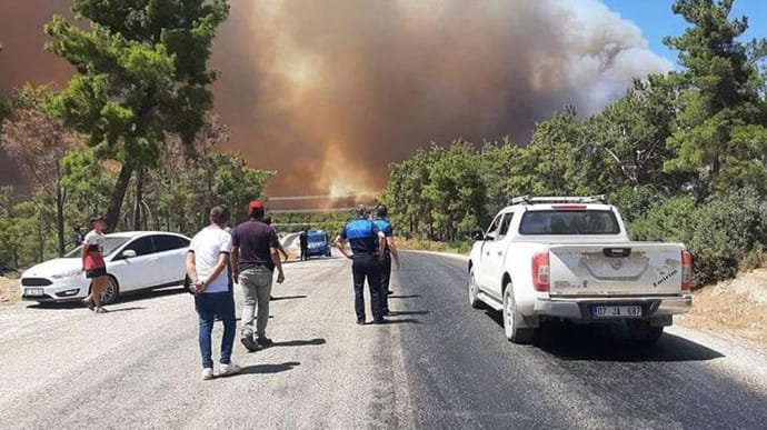 У Греції, Туреччині, Італії вирують пожежі: в Туреччині вже 8 загиблих 