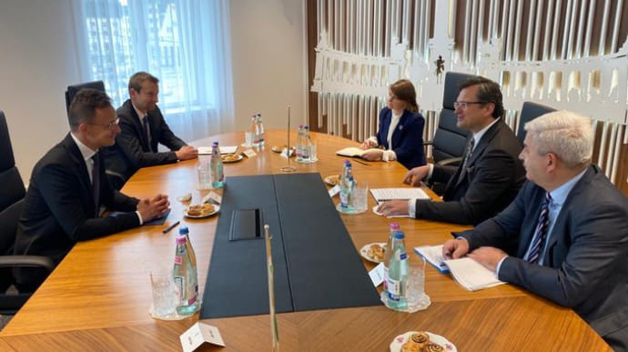 Кулеба встретился с главой МИД Венгрии в Братиславе: результат переговоров