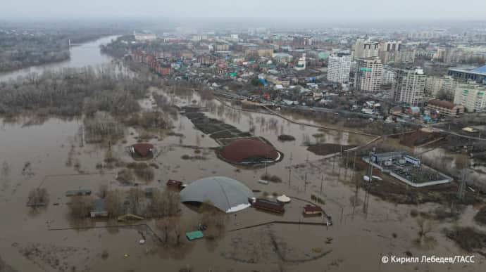 Second dam bursts in Russia's Orsk: local refinery shut down, state of emergency declared – video