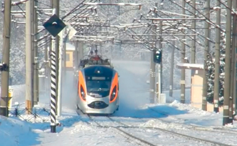 Из-за снега некоторые поезда задерживаются на 3 часа - УЗ