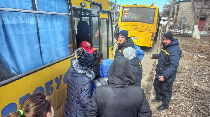 9 humanitarian corridors agreed on for Saturday, 16 April – No buses from Mariupol due to bad weather