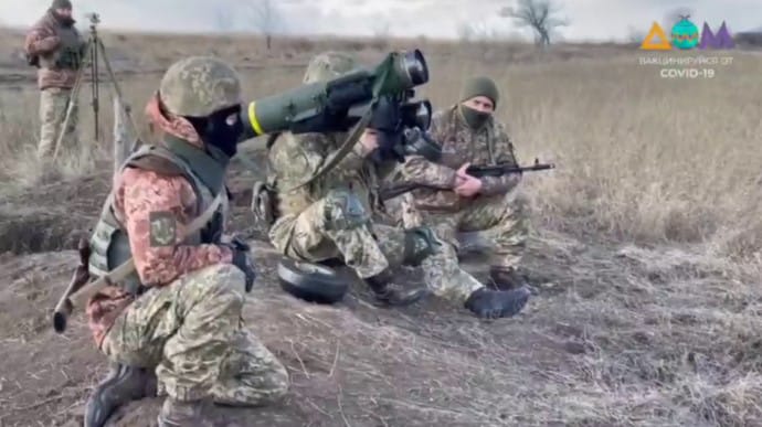 Украинские военные провели боевые стрельбы из Джавелинов на Донбассе