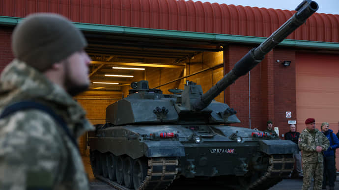 Russians hit UK-made Challenger 2 tank