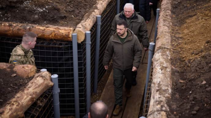 President Zelenskyy inspects fortifications during visit to Sumy Oblast – video