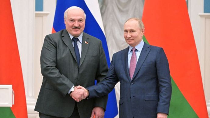 Путин и Лукашенко наблюдают за учебными пусками ракет