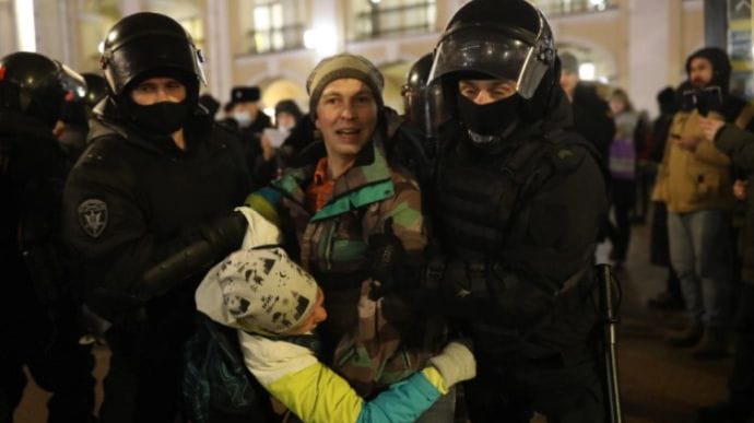 У Росії протестують проти нападу на Україну: понад півтори сотні затриманих
