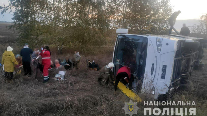 В Полтавской области перевернулся автобус с людьми