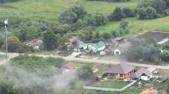 Russian soldiers hiding in panic: Freedom of Russia Legion reveals video from Belgorod Oblast