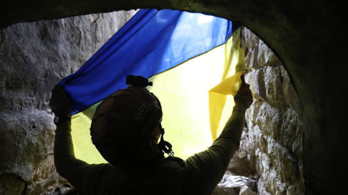 Штурмовики таки підняли прапор України над зруйнованою ворогом Андріївкою