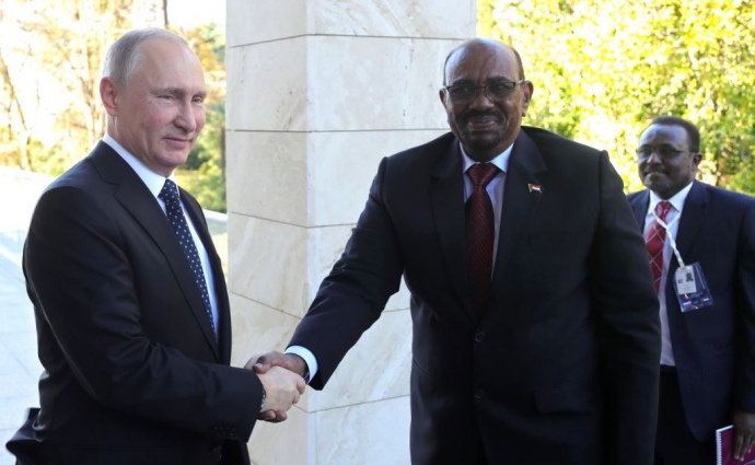 Путин и суданский президент аль-Башир в 2017 году в Сочи