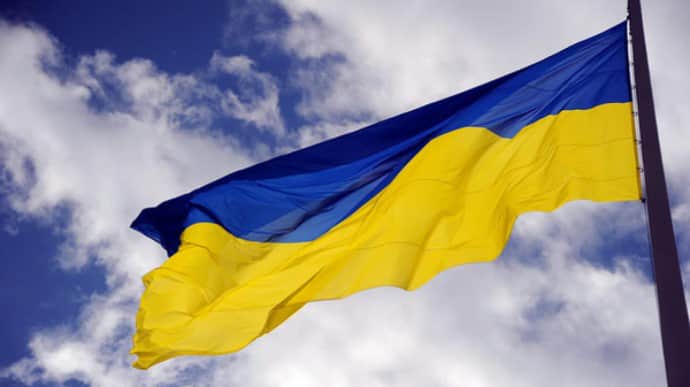 Пьяный житель Луганщины публично сжег флаг Украины: возбуждено дело