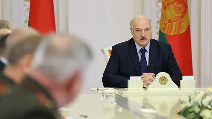 Лукашенко: Якщо вже людина впала і лежить, не треба її бити