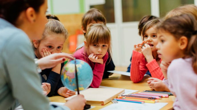 Киевские школы переходят на обучение в условиях оранжевой зоны