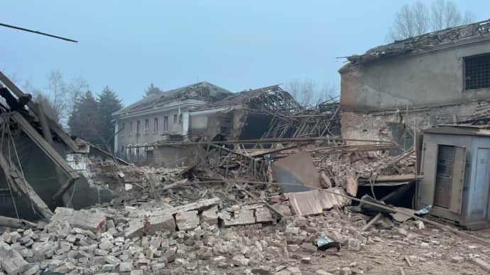 Russian forces hit Sloviansk: missile destroys workshop producing ceramics – video, photo