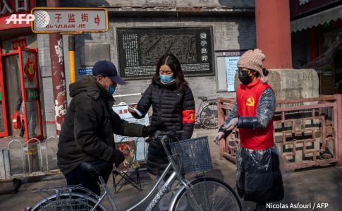 Китай разрешил здоровым нерезидентам Уханя покинуть карантинный город