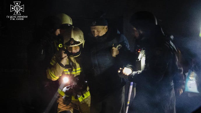 Из-за ракетного удара в Киеве эвакуировали многоквартирный дом - КГВА