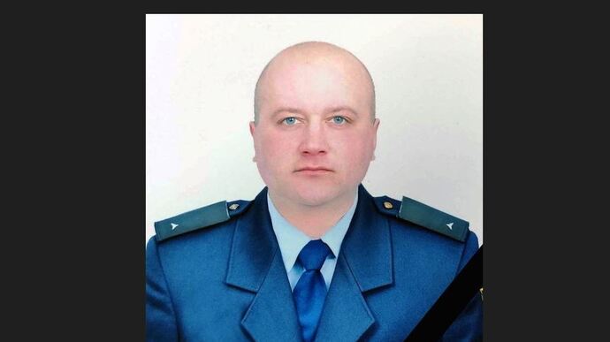 На Харківщині загинув рятувальник: гасив пожежу під обстрілами