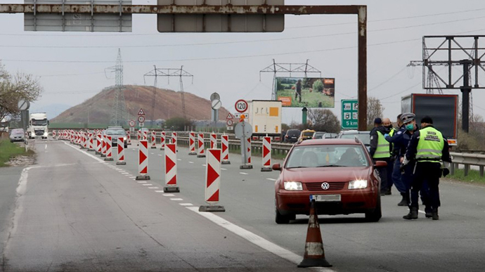 Болгария ослабляет карантин, разрешает передвижение между городами