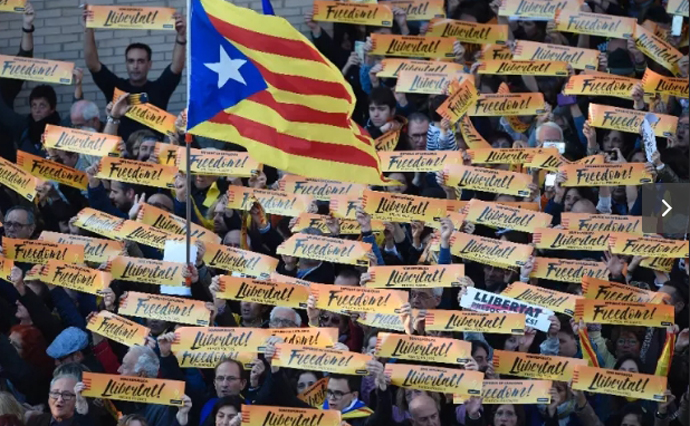 В Барселоне 750 тысяч вышли на улицы, требуя освободить экс-правительство автономии