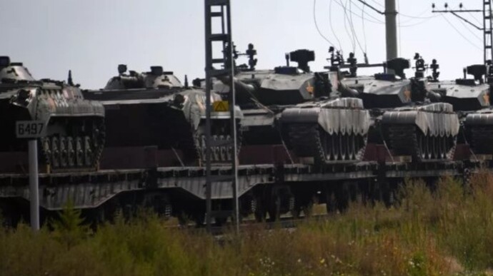 За минувшие сутки в Беларусь прибыло 750 военных и 15 вагонов с техникой РФ - СМИ