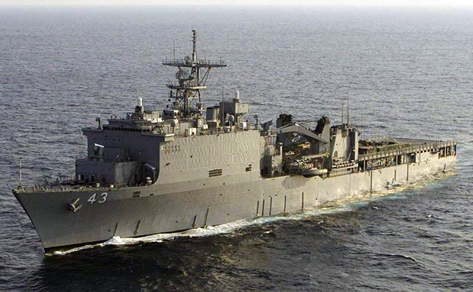 Американский десантный корабль USS FortMcHenry вошел в Черное море