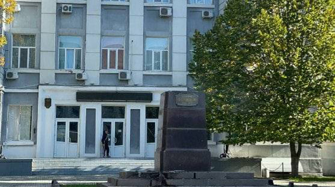 Кража Суворова: Минкульт поблагодарил оккупантов за помощь в дерусификации 