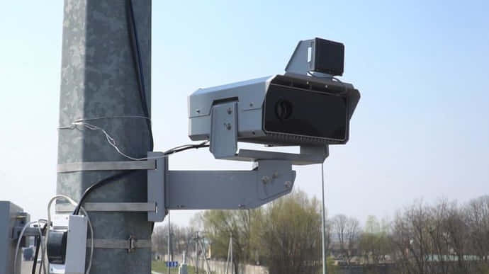 Камери МВС зафіксували новий антирекорд швидкості: більше 200 км/год