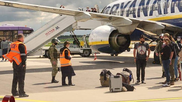 Рада осудила инцидент с принудительной посадкой самолета в Минске