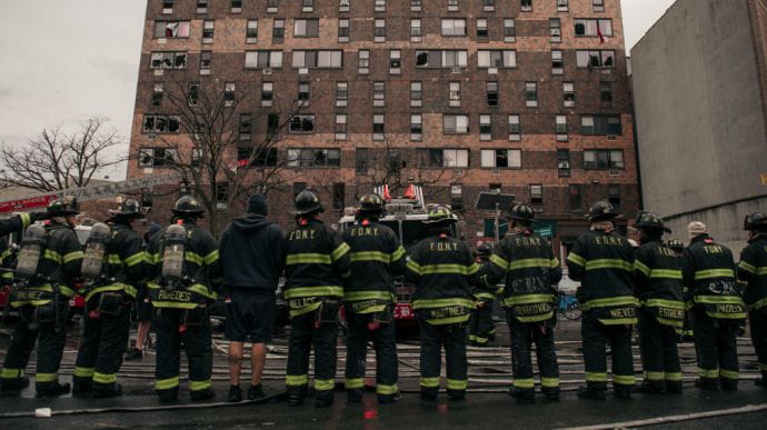 Пожежа у багатоповерхівці Нью-Йорка: 19 загиблих, із них 9 дітей