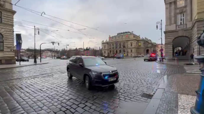 В університеті Праги сталась стрілянина, є загиблі та поранені – поліція