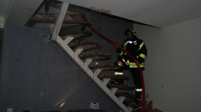 Fall of UAV wreckage damaged 4 apartments in Kyiv's high-rise building