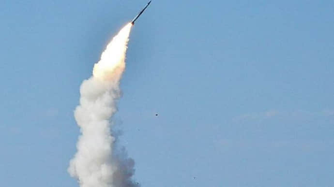 Повітряники попередили про ракетну небезпеку на півдні і в центрі України