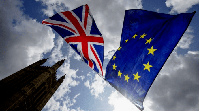 СМИ: ЕС не включил Британию в белый список для путешествий — из-за индийского COVID