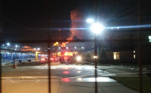 Под Одессой горит маслоперерабатывающий завод, огонь быстро распространяется