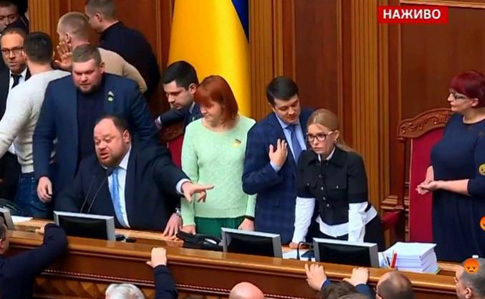 Тимошенко пояснила, чому зайняла місце Разумкова в президії ВР