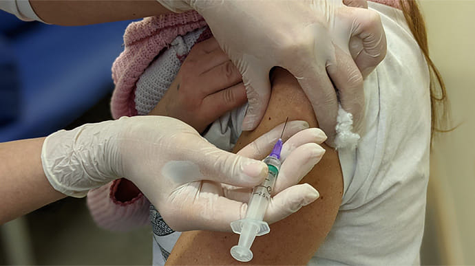 В Україні планують вакцинувати 70% дорослих до кінця року