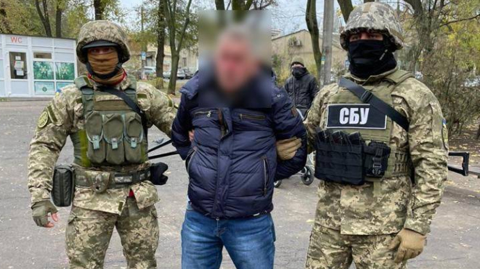 СБУ затримала агента ФСБ, який знімав позиції Сил оборони на прихований відеореєстратор - Українська правда