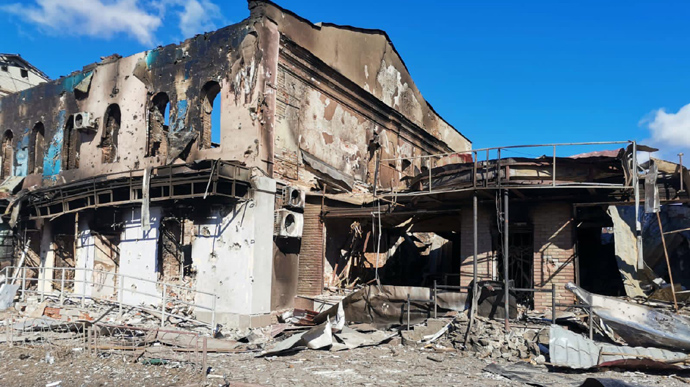 Под завалами уничтоженного оккупантами дома в Изюме нашли 44 тела - глава ОВА