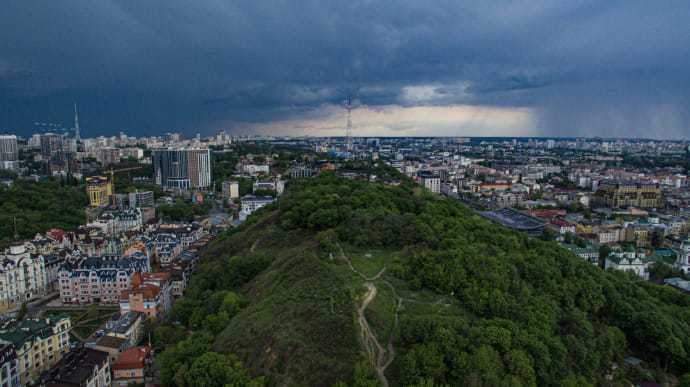 Циклон не унимается, Украину будут поливать дожди