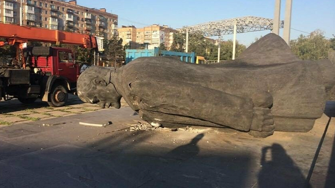 Occupiers want to restore Lenin monuments in Mariupol 